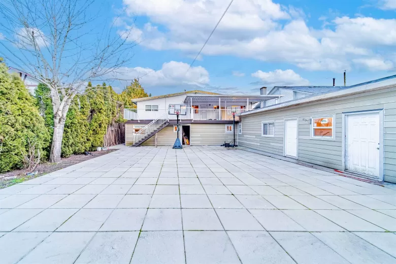 10591 SEAWAY ROAD image #1