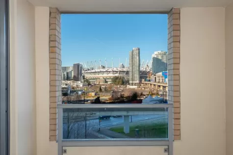 506 125 MILROSS AVENUE image #3