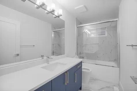 20543 74B AVENUE image #2