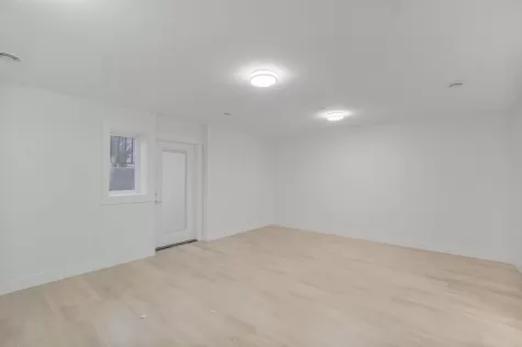 20543 74B AVENUE image #3