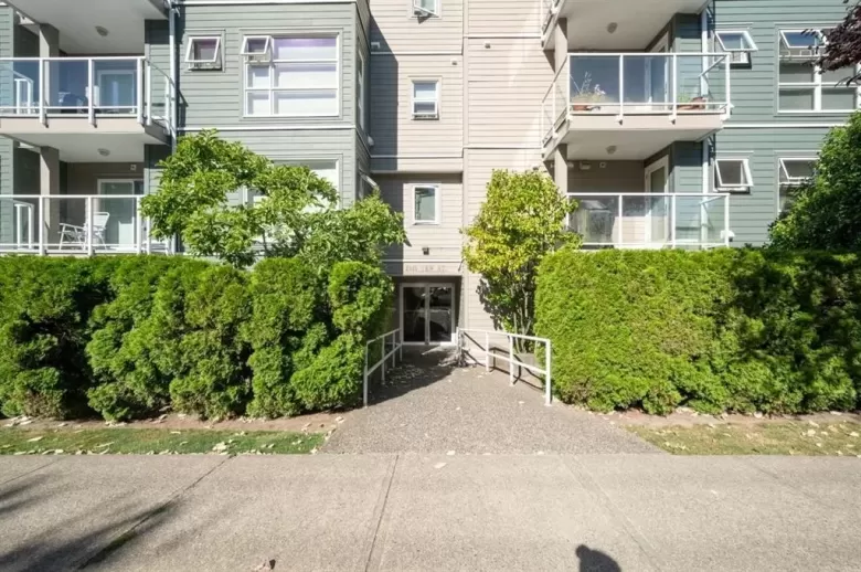 302 2815 YEW STREET image #1