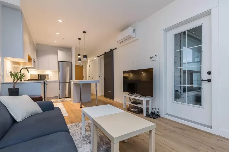 422 2493 MONTROSE AVENUE image #1