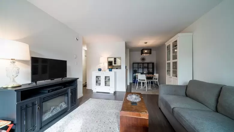 307 1549 KITCHENER STREET image #1