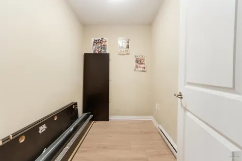 307 5000 IMPERIAL STREET image #3
