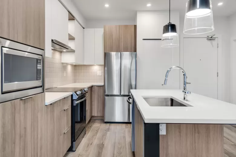 516 20695 EASTLEIGH CRESCENT image #1
