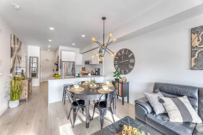 405 2345 RINDALL AVENUE image #1