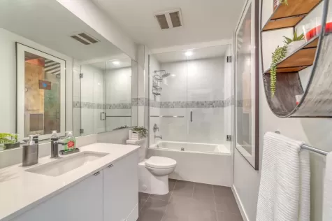 405 2345 RINDALL AVENUE image #4
