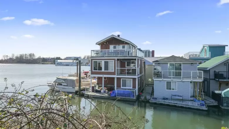 107 8191 RIVER ROAD image #1
