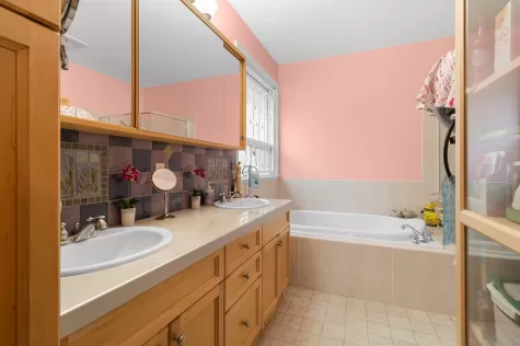14968 68 AVENUE image #1