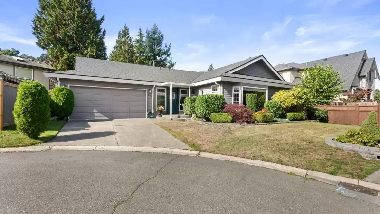 929 50 STREET image #1