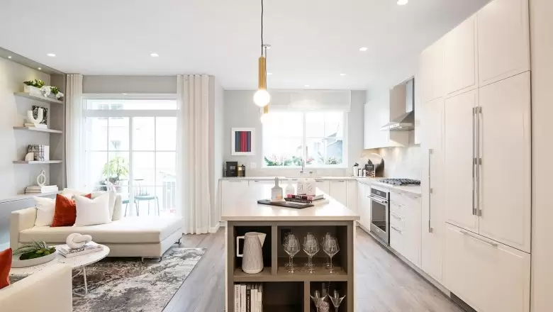 70 5311 ADMIRAL WAY image #1
