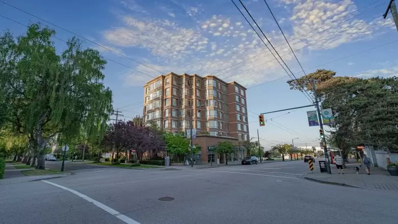 302 2580 TOLMIE STREET image #1