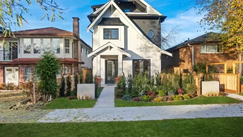 2689 KITCHENER STREET image #1