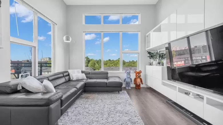 511 9366 TOMICKI AVENUE image #1