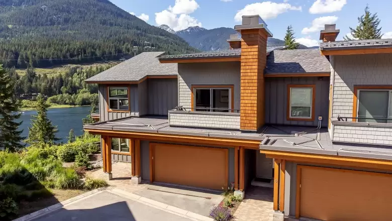 5 3075 HILLCREST DRIVE image #1