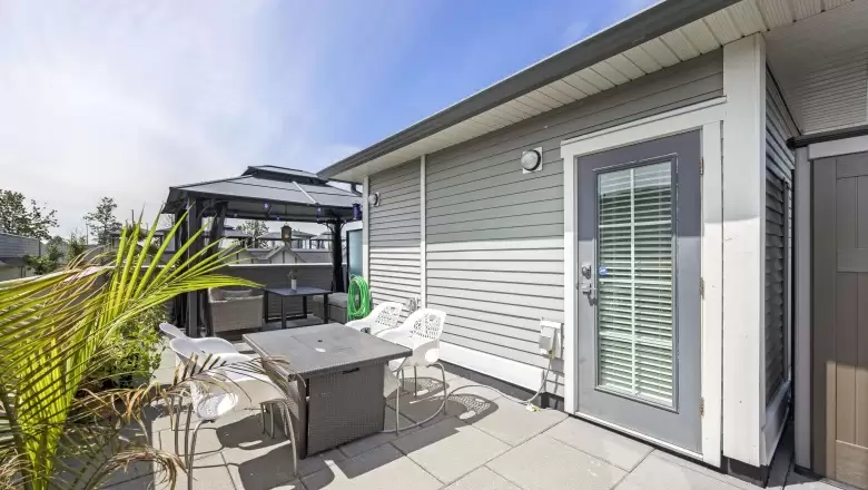 29 8217 204B STREET image #1