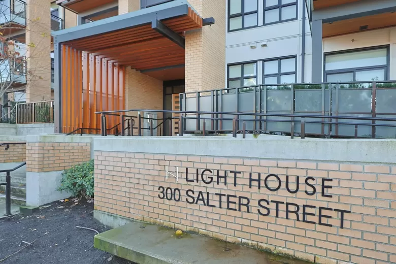 222 300 SALTER STREET image #1