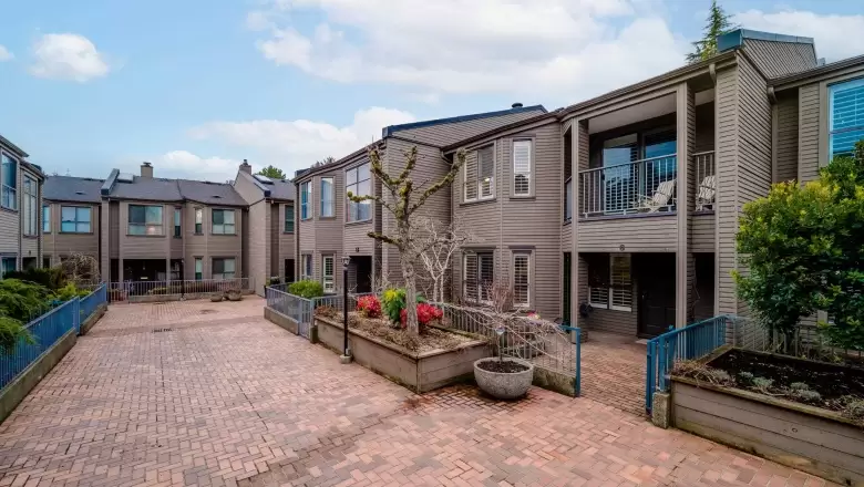 6 4350 VALLEY DRIVE image #1