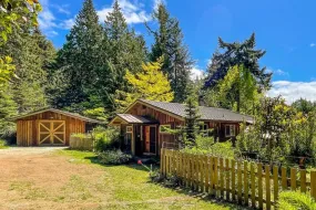 833 BYNG ROAD, Sunshine Coast, Roberts Creek, BC