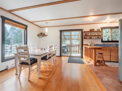 833 BYNG ROAD image #1