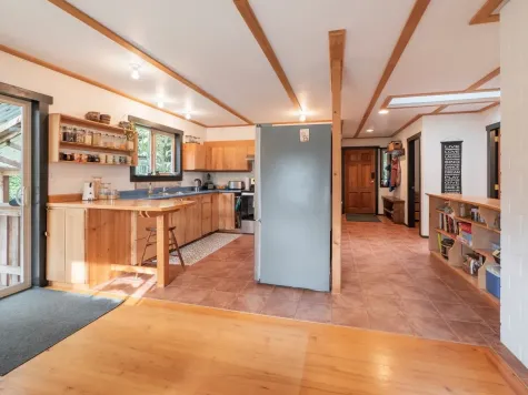 833 BYNG ROAD image #4