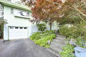 1032 CANYON BOULEVARD, North Vancouver, BC