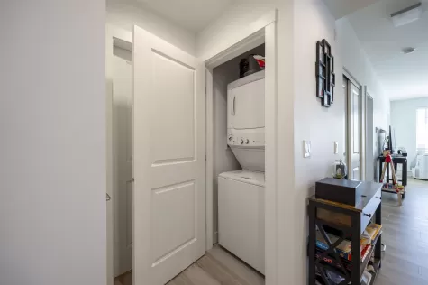 A203 20487 65 AVENUE image #1
