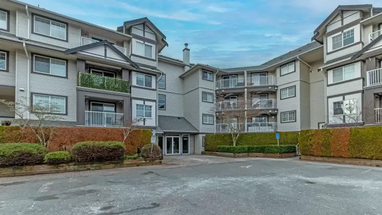 405 19320 65 AVENUE image #1