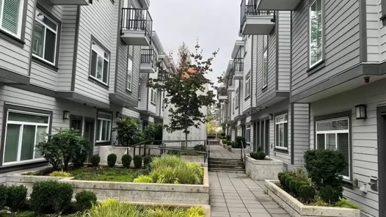 38 7247 140 STREET image #1