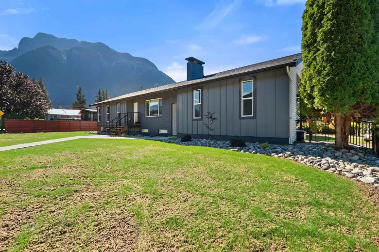 670 6TH AVENUE, Hope, BC