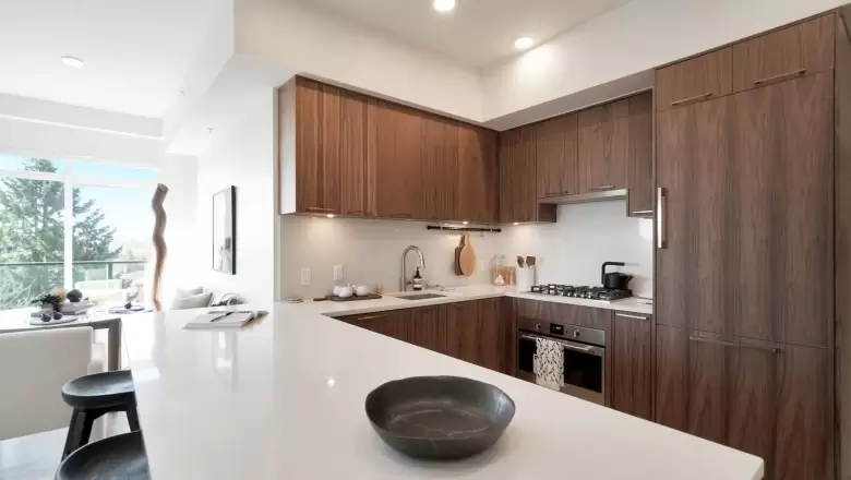 502 2550 GARDEN DRIVE image #1