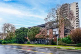 207 1610 CHESTERFIELD AVENUE, North Vancouver, North Vancouver, BC