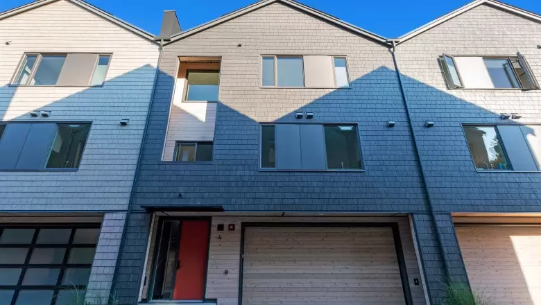 4 1089 WILSON CRESCENT image #1