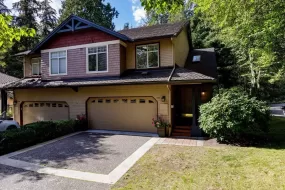 1057 STRATHAVEN DRIVE, North Vancouver, North Vancouver, BC