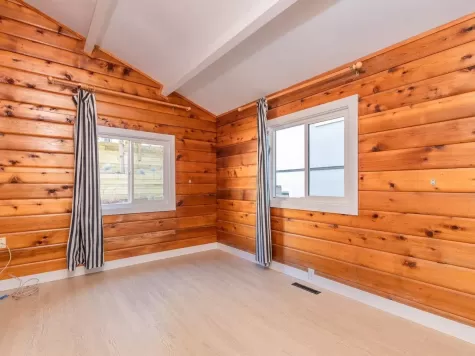 15315 VICTORIA AVENUE image #3