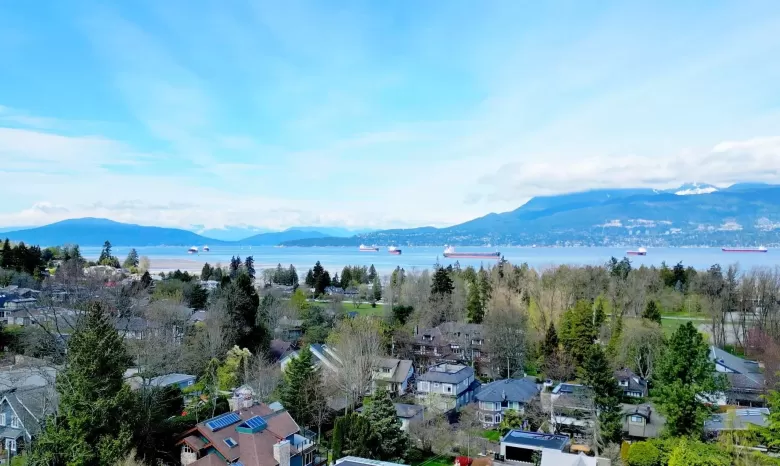 4350 LOCARNO CRESCENT image #1