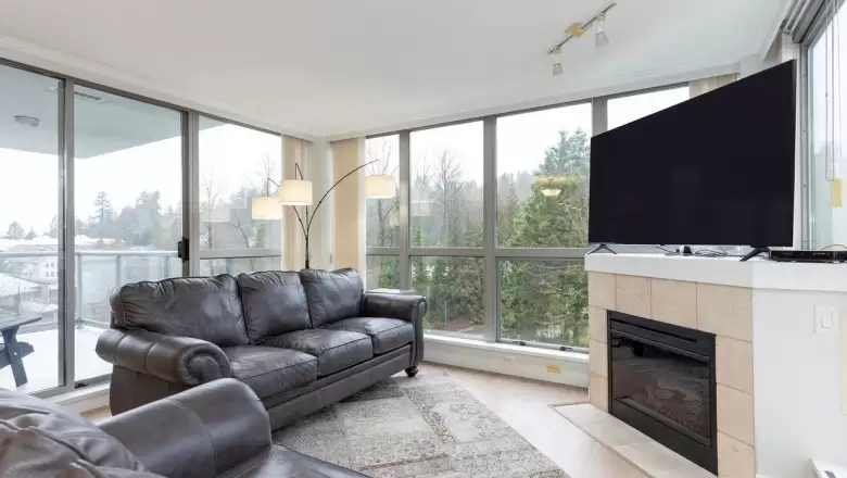 601 290 NEWPORT DRIVE image #1