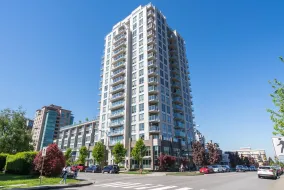 302 135 E 17TH STREET, North Vancouver, North Vancouver, BC