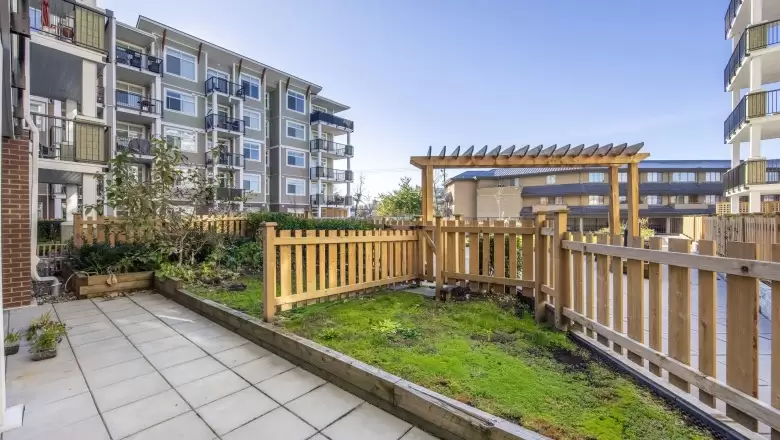 106 20686 EASTLEIGH CRESCENT image #1