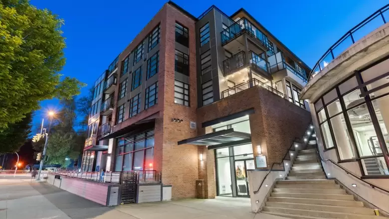 511 95 MOODY STREET image #1