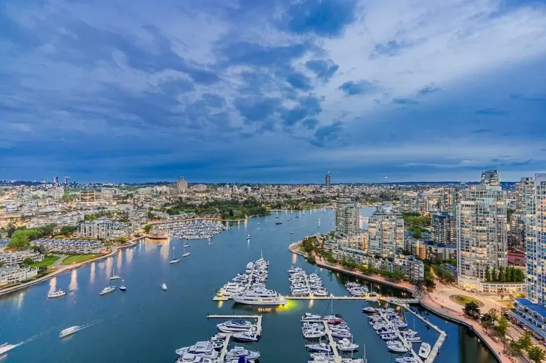 3903 1033 MARINASIDE CRESCENT image #1
