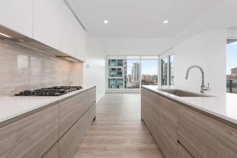 904 660 QUAYSIDE DRIVE image #1