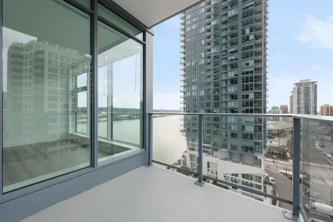 904 660 QUAYSIDE DRIVE image #3