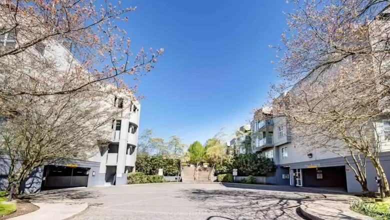 320 7800 ST. ALBANS ROAD image #1
