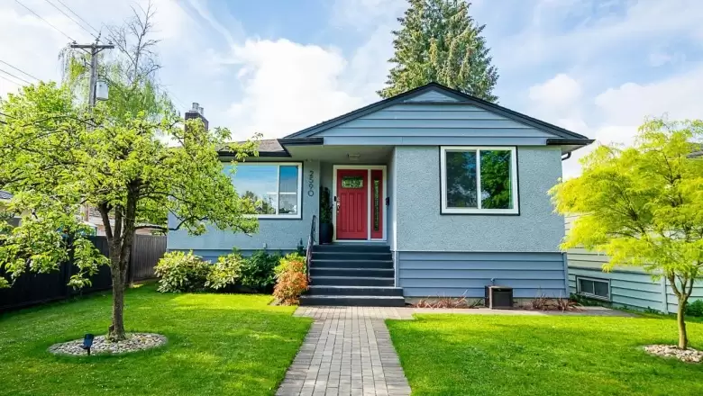 2590 E 15TH AVENUE image #1