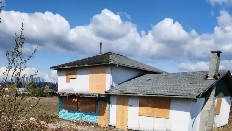 7518 NORTH FRASER WAY image #1