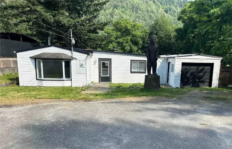 43736 LOUGHEED HIGHWAY image #1