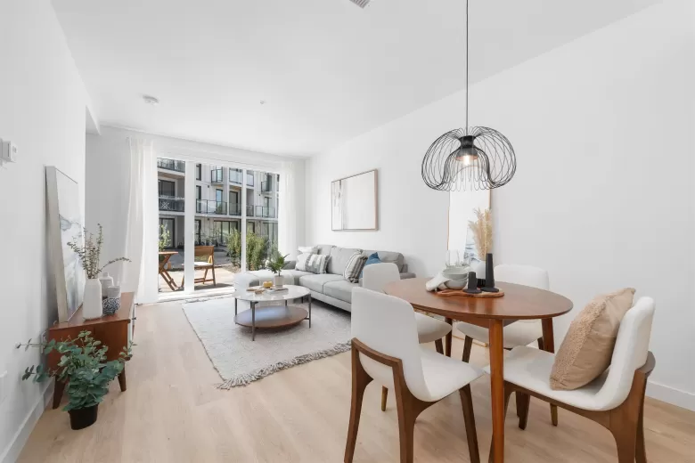 204 9888 UNIVERSITY CRESCENT image #1
