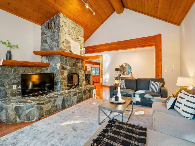 8235 RAINBOW DRIVE image #1