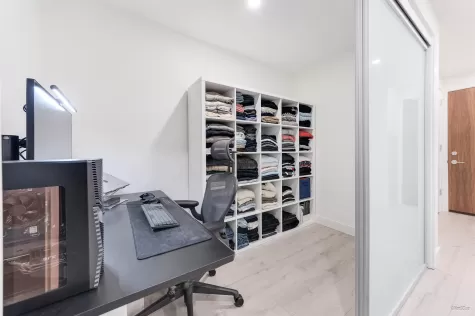 403 595 AUSTIN AVENUE image #1